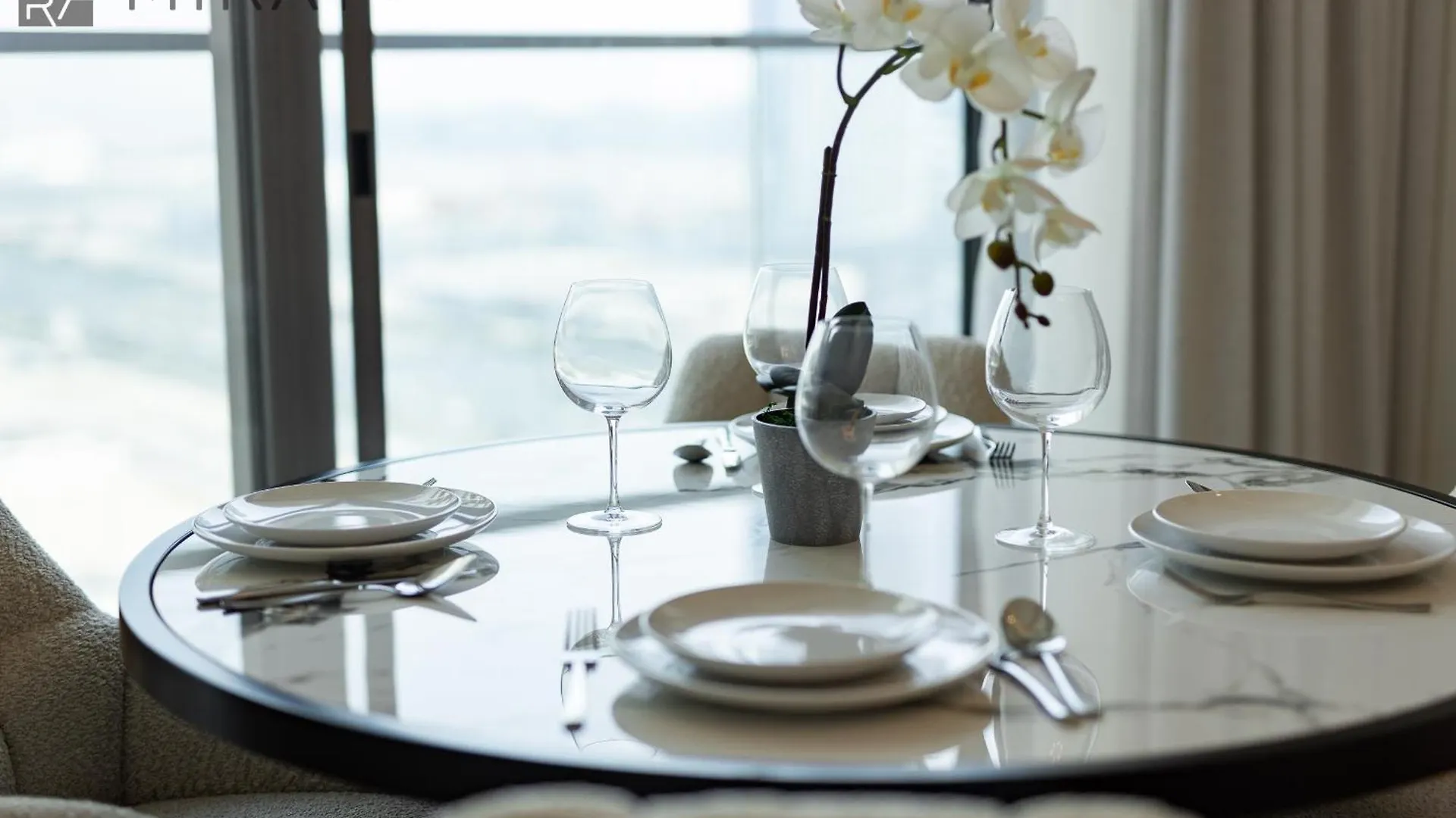 Daire Mira Holiday Homes - Beautiful 2 Bedroom With Canal View In Business Bay Dubai