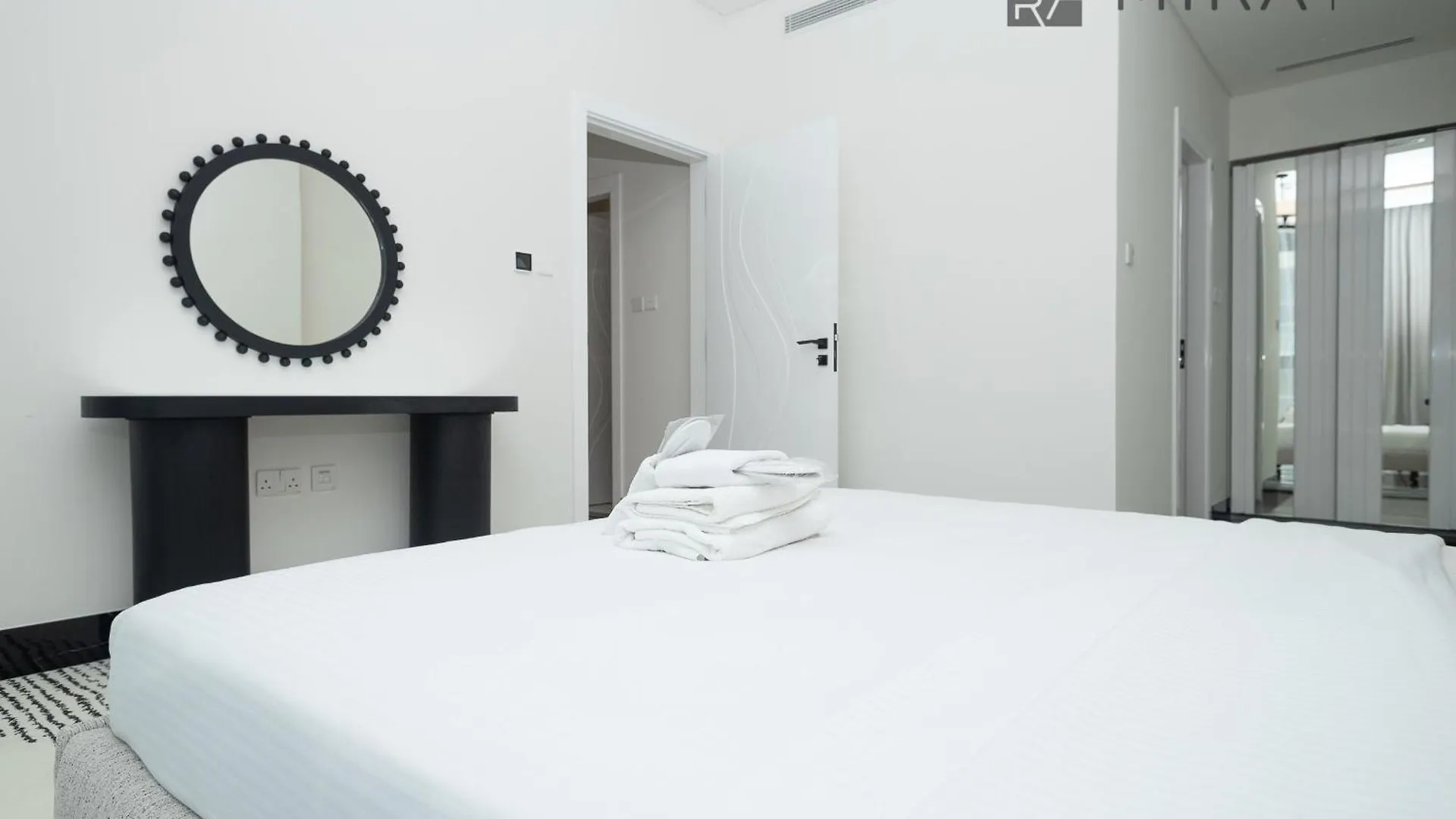 Mira Holiday Homes - Beautiful 2 Bedroom With Canal View In Business Bay Dubai 0*,