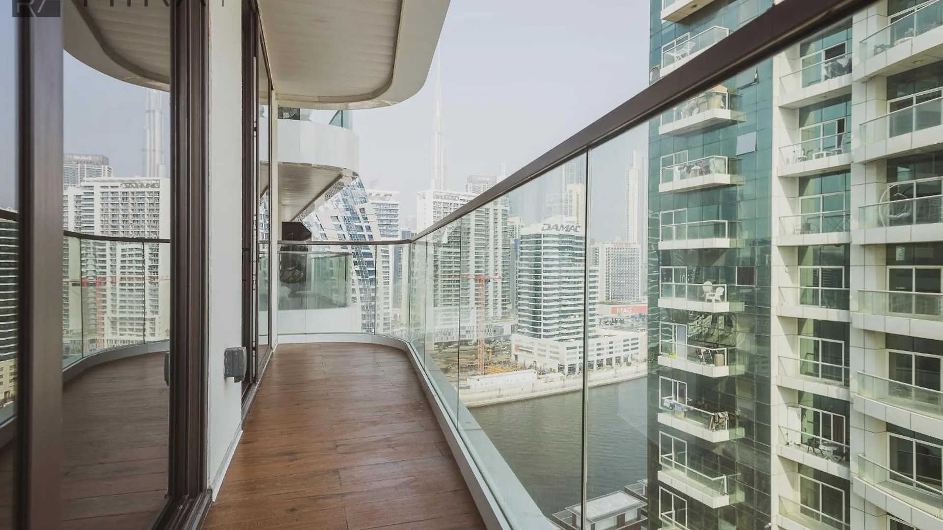 Mira Holiday Homes - Beautiful 2 Bedroom With Canal View In Business Bay Dubai